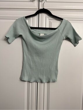 H&M Size Small Soft Green Rib Knit Off the Shoulder Raglan Sleeve Fitted Top